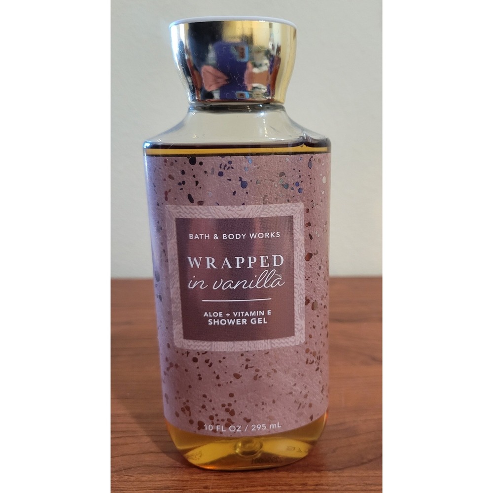 Bath & Body Works Wrapped in Vanilla Shower Gel 10oz Aloe Vitamin E Body Wash